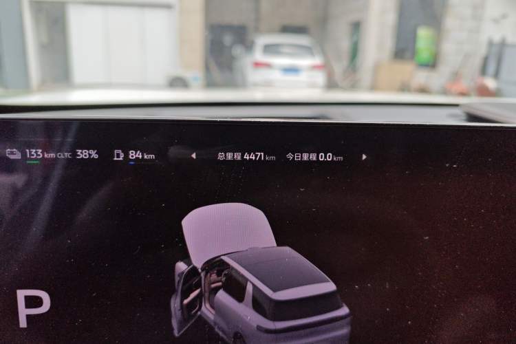 Used IM Zhiji LS8 2026 Model 52 Max+ Luxury Six-Seat Odometer Close Up