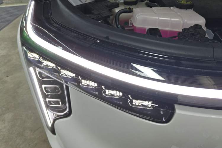 Used IM Zhiji LS8 2026 Model 66 Ultra Tech Flagship Five-Seat Right Front Headlight