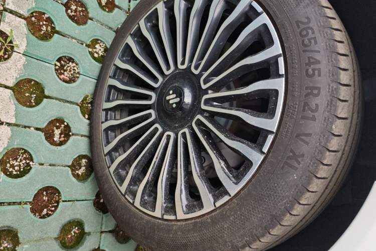 Used IM Zhiji LS8 2026 Model 52 Max+ Luxury Six-Seat Right Front Wheel Hub