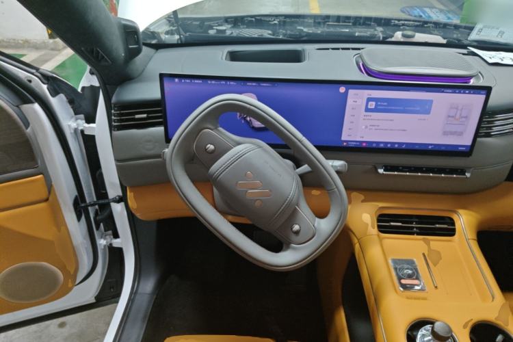 Used IM Zhiji LS8 2026 Model 66 Ultra Tech Flagship Five-Seat Steering Wheel