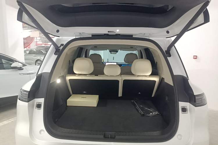 Used IM Zhiji LS8 2026 Model 66 Ultra Tech Flagship Five-Seat Trunk