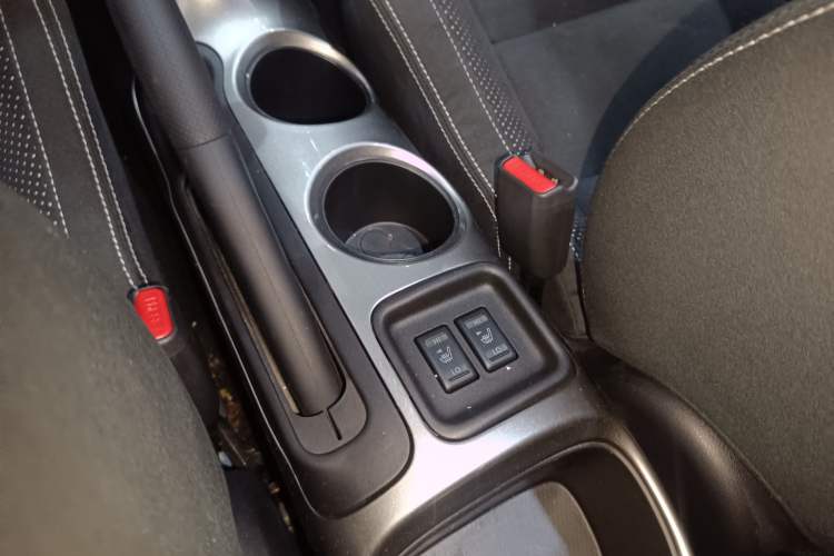 Used Infiniti ESQ 2014 1.6L Spontaneous Edition Interior 1