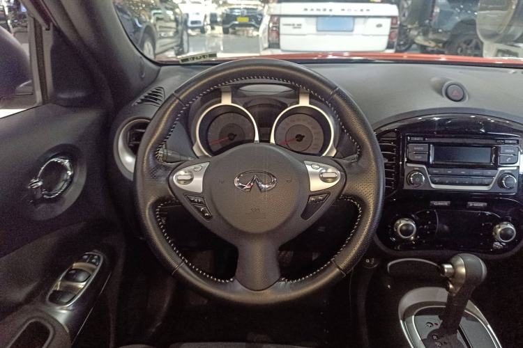 Used Infiniti ESQ 2014 1.6L Spontaneous Edition Interior 2