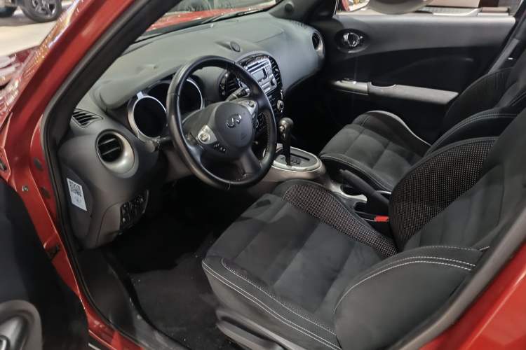 Used Infiniti ESQ 2014 1.6L Spontaneous Edition Interior 4