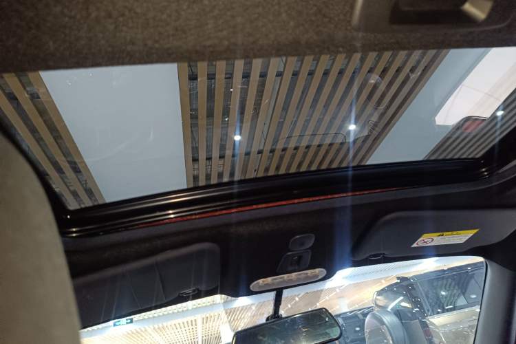 Used Infiniti ESQ 2014 1.6L Spontaneous Edition Interior 5