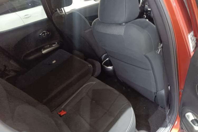 Used Infiniti ESQ 2014 1.6L Spontaneous Edition Interior 7