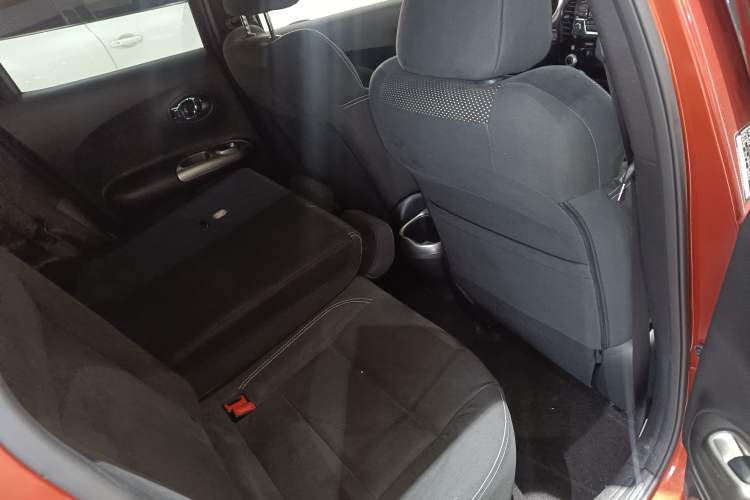 Used Infiniti ESQ 2014 1.6L Spontaneous Edition Interior 8