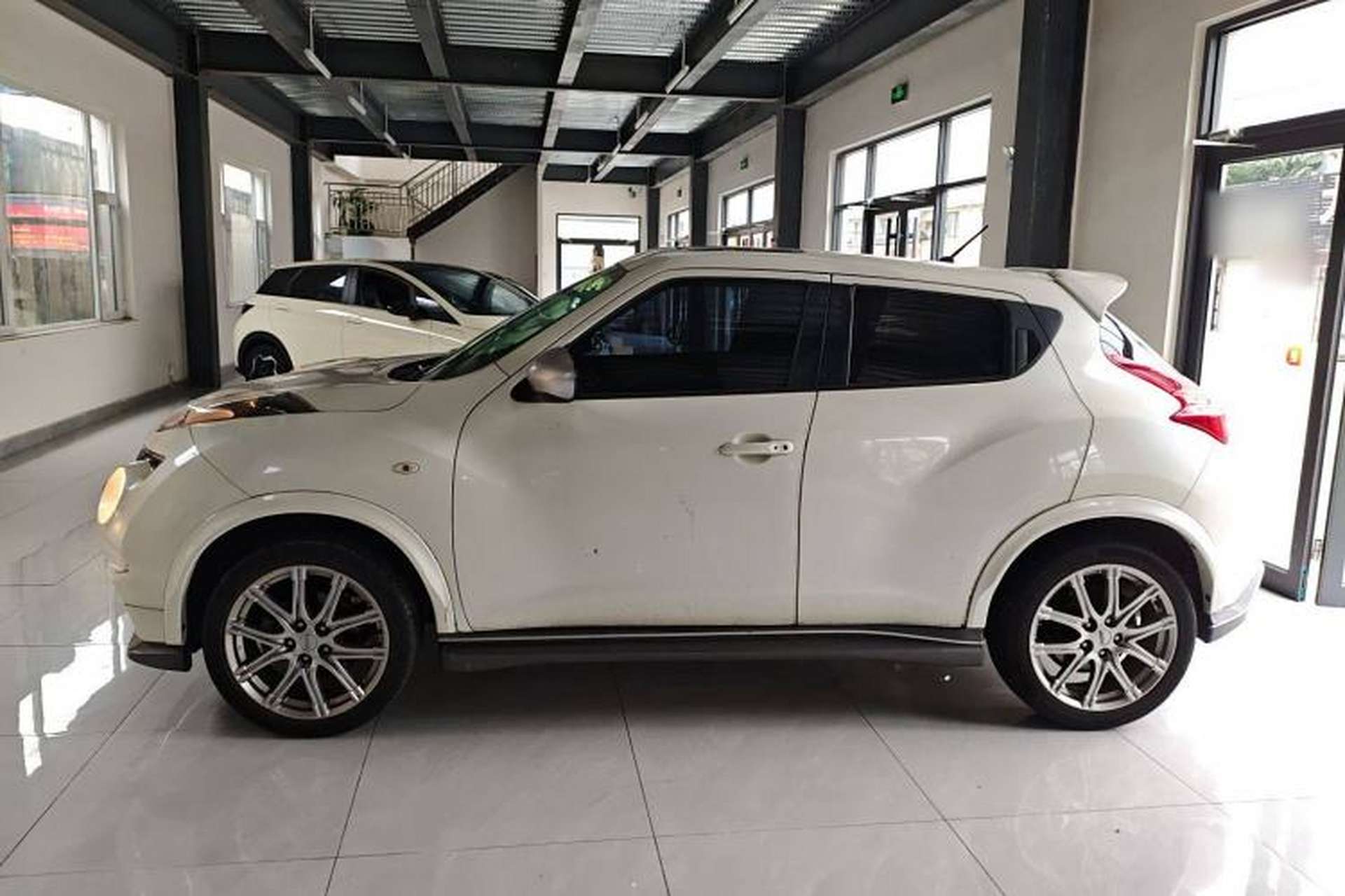 Used Infiniti ESQ 2014 1.6L Spontaneous Edition Exterior 1