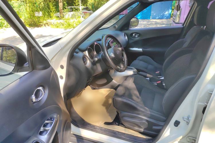 Used Infiniti ESQ 2014 1.6L Spontaneous Edition Interior 2