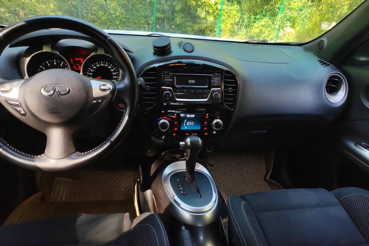 Used Infiniti ESQ 2014 1.6L Spontaneous Edition Interior 3