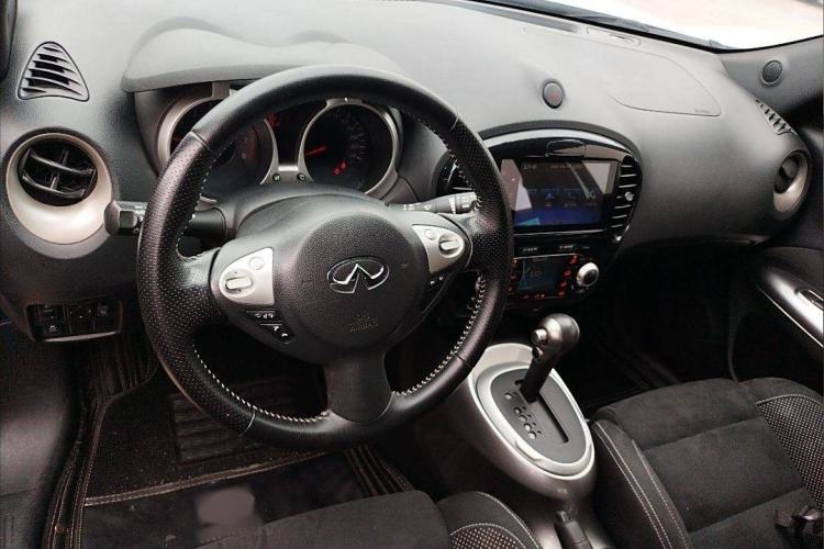 Used Infiniti ESQ 2014 1.6L Spontaneous Edition Interior 3