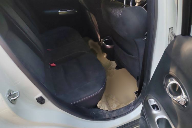 Used Infiniti ESQ 2014 1.6L Spontaneous Edition Interior 5