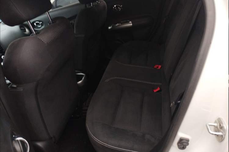 Used Infiniti ESQ 2014 1.6L Spontaneous Edition Interior 5