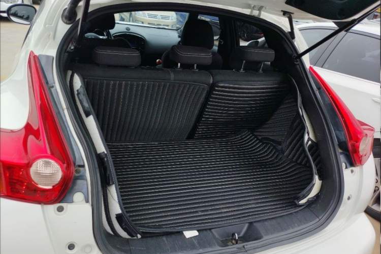 Used Infiniti ESQ 2014 1.6L Spontaneous Edition Interior 6