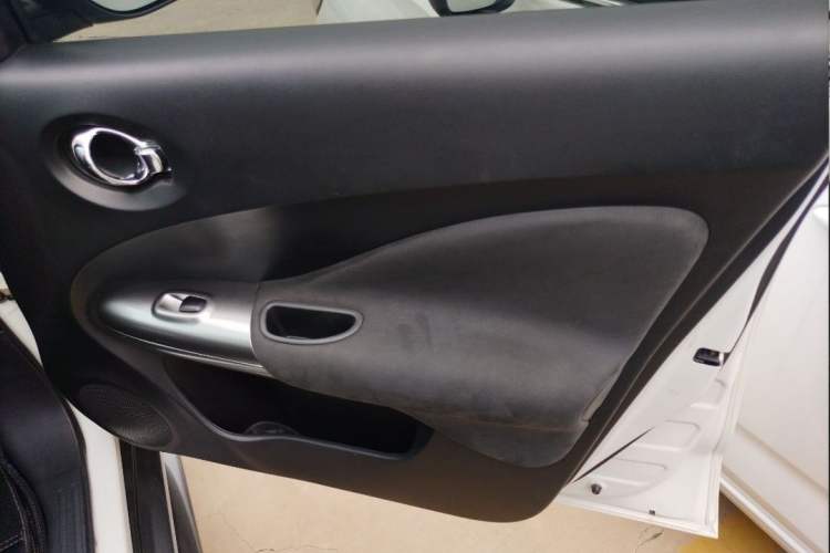 Used Infiniti ESQ 2014 1.6L Spontaneous Edition Interior 9