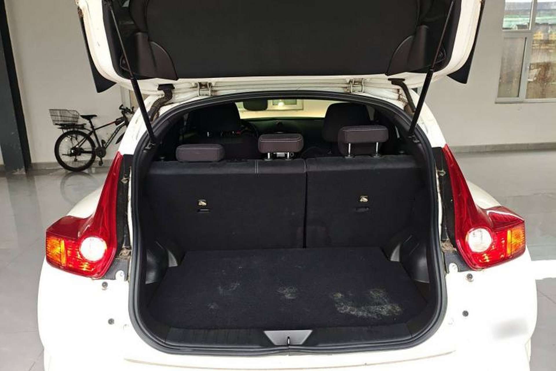 Used Infiniti ESQ 2014 1.6L Spontaneous Edition Trunk