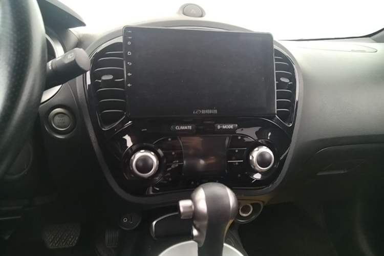 Used Infiniti ESQ 2014 1.6L Spontaneous Edition Audio And AC Panel