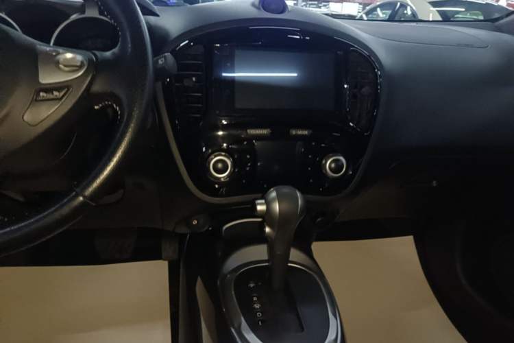 Used Infiniti ESQ 2014 1.6L Spontaneous Edition Audio And AC Panel