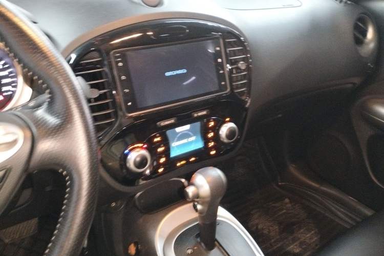 Used Infiniti ESQ 2014 1.6L Spontaneous Edition Audio And AC Panel