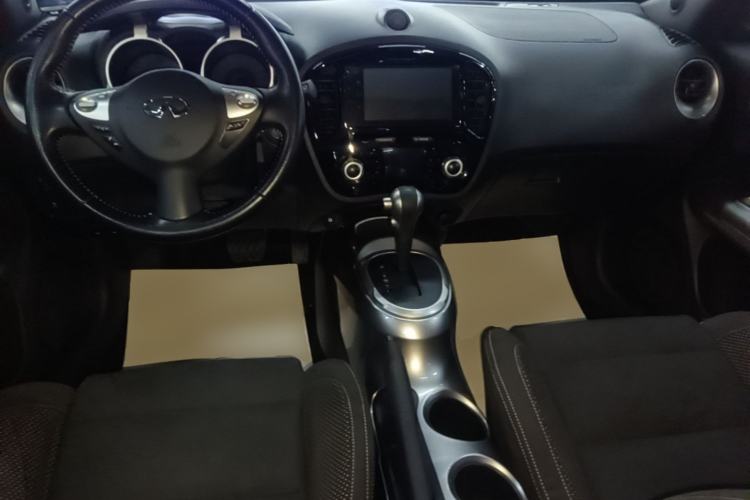 Used Infiniti ESQ 2014 1.6L Spontaneous Edition Center Console