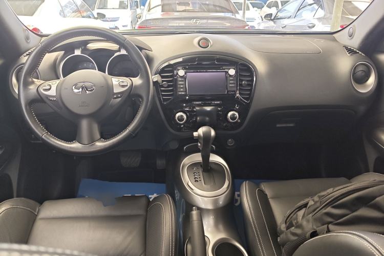 Used Infiniti ESQ 2014 1.6L Luxury Edition Center Console