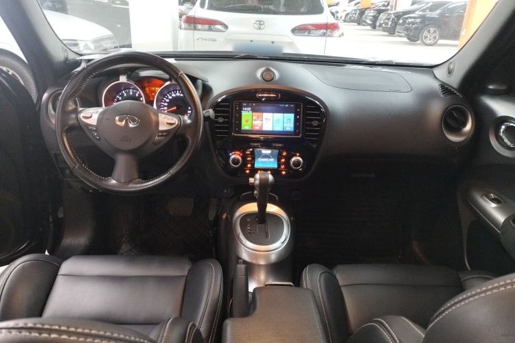 Used Infiniti ESQ 2014 1.6L Spontaneous Edition Center Console
