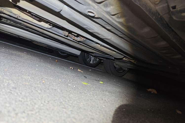 Used Infiniti ESQ 2014 1.6L Spontaneous Edition Chassis Front Left