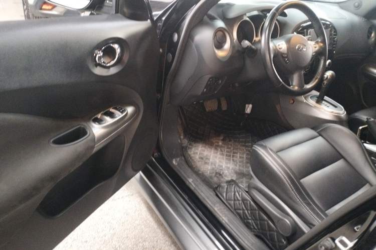 Used Infiniti ESQ 2014 1.6L Spontaneous Edition Driver Seat