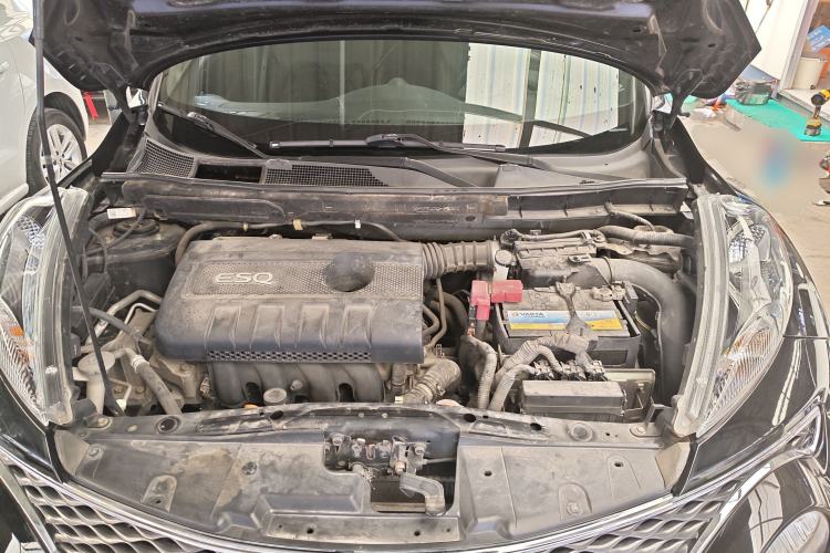 Used Infiniti ESQ 2014 1.6L Luxury Edition Engine Bay
