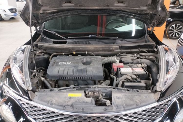 Used Infiniti ESQ 2014 1.6L Spontaneous Edition Engine Bay