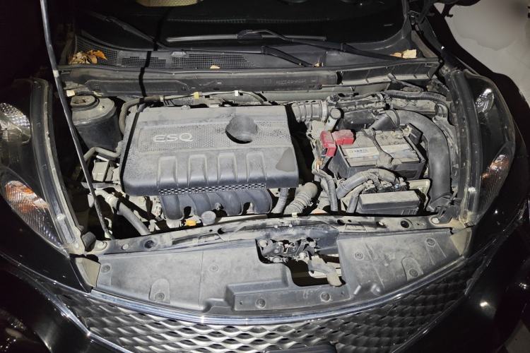 Used Infiniti ESQ 2014 1.6L Spontaneous Edition Engine Bay