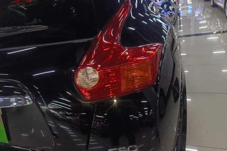 Used Infiniti ESQ 2014 1.6L Spontaneous Edition Exterior 3
