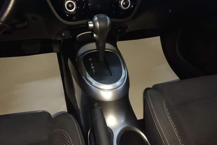 Used Infiniti ESQ 2014 1.6L Spontaneous Edition Gear Lever