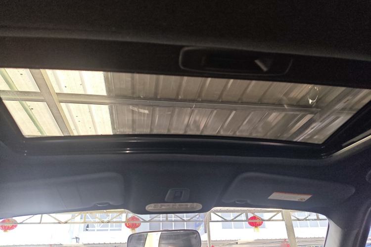 Used Infiniti ESQ 2014 1.6L Luxury Edition Headliner