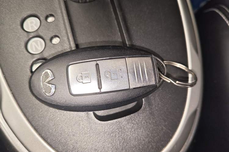 Used Infiniti ESQ 2014 1.6L Luxury Edition Interior 1
