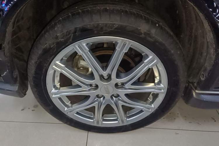 Used Infiniti ESQ 2014 1.6L Spontaneous Edition Left Front Wheel Hub