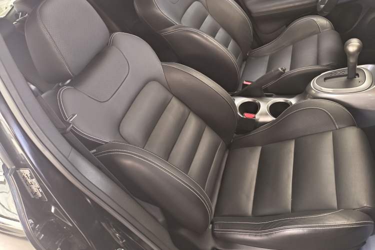 Used Infiniti ESQ 2014 1.6L Luxury Edition Right Front Seat