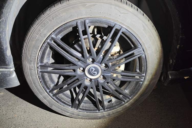 Used Infiniti ESQ 2014 1.6L Spontaneous Edition Right Front Wheel Hub