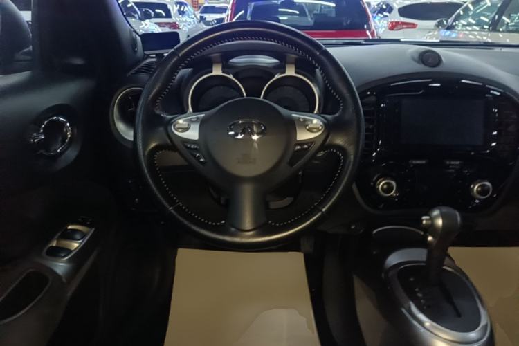 Used Infiniti ESQ 2014 1.6L Spontaneous Edition Steering Wheel