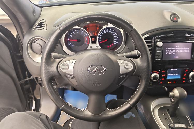 Used Infiniti ESQ 2014 1.6L Luxury Edition Steering Wheel