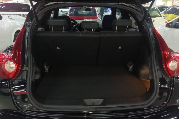 Used Infiniti ESQ 2014 1.6L Spontaneous Edition Trunk