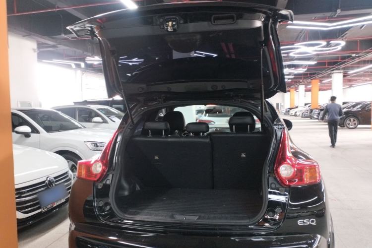 Used Infiniti ESQ 2014 1.6L Spontaneous Edition Trunk