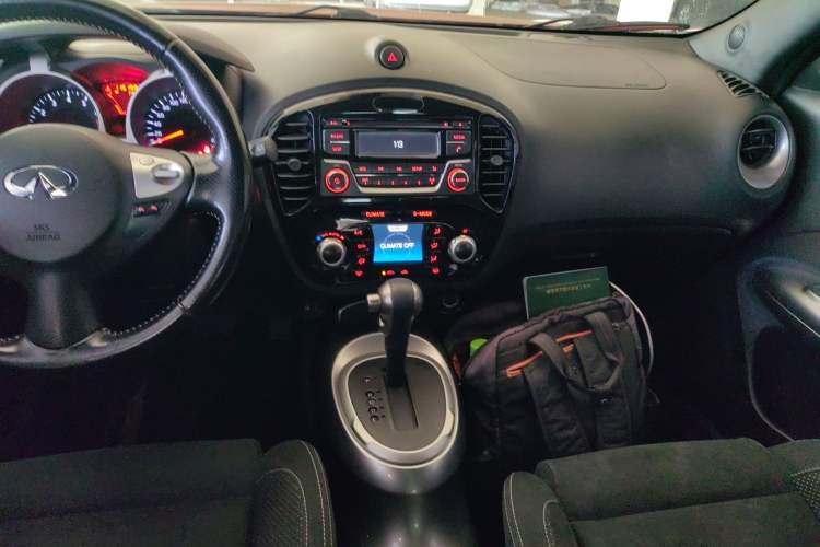 Used Infiniti ESQ 2014 1.6L Spontaneous Edition Audio And AC Panel