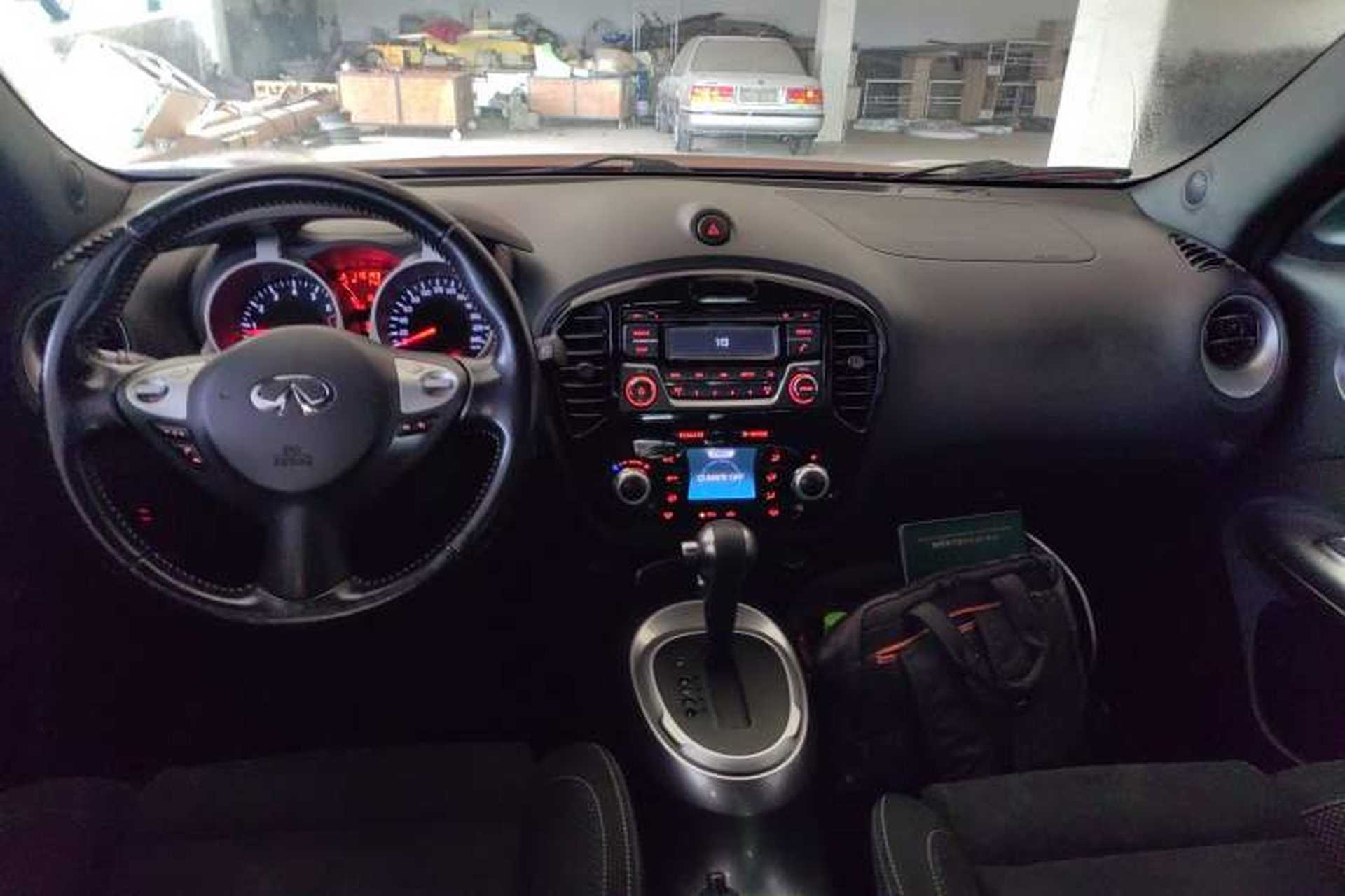 Used Infiniti ESQ 2014 1.6L Spontaneous Edition Center Console
