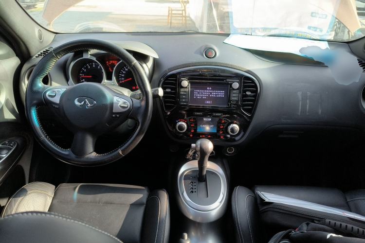 Used Infiniti ESQ 2014 1.6L Luxury Edition Center Console