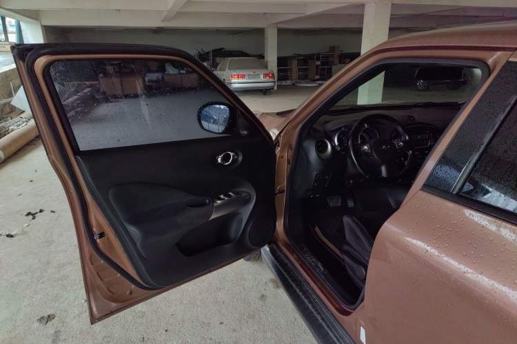 Used Infiniti ESQ 2014 1.6L Spontaneous Edition Driver Seat