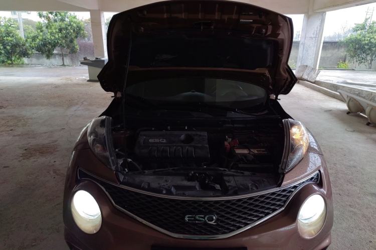Used Infiniti ESQ 2014 1.6L Spontaneous Edition Engine Bay