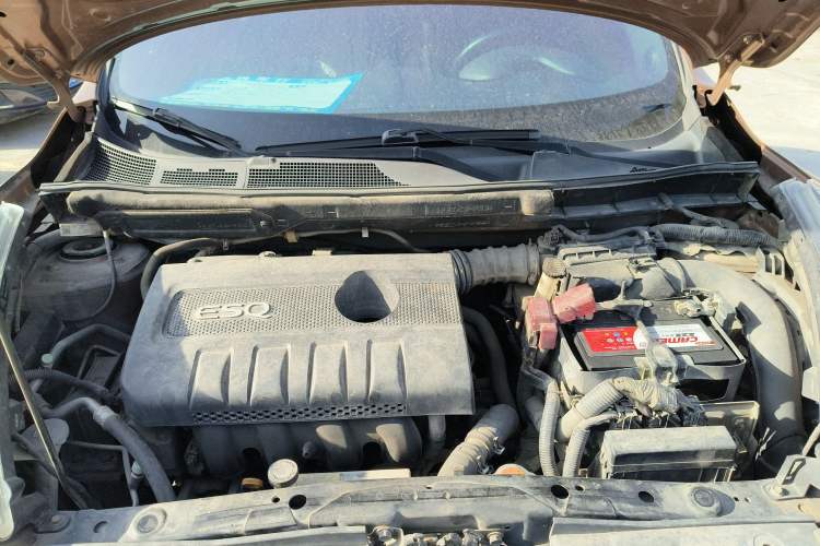 Used Infiniti ESQ 2014 1.6L Luxury Edition Engine Bay