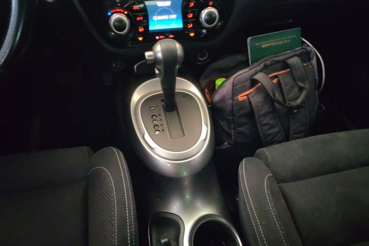 Used Infiniti ESQ 2014 1.6L Spontaneous Edition Gear Lever