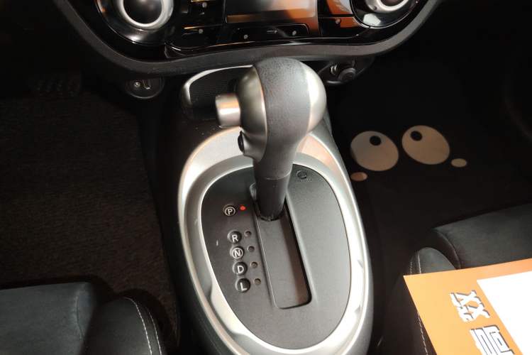 Used Infiniti ESQ 2014 1.6L Spontaneous Edition Gear Lever